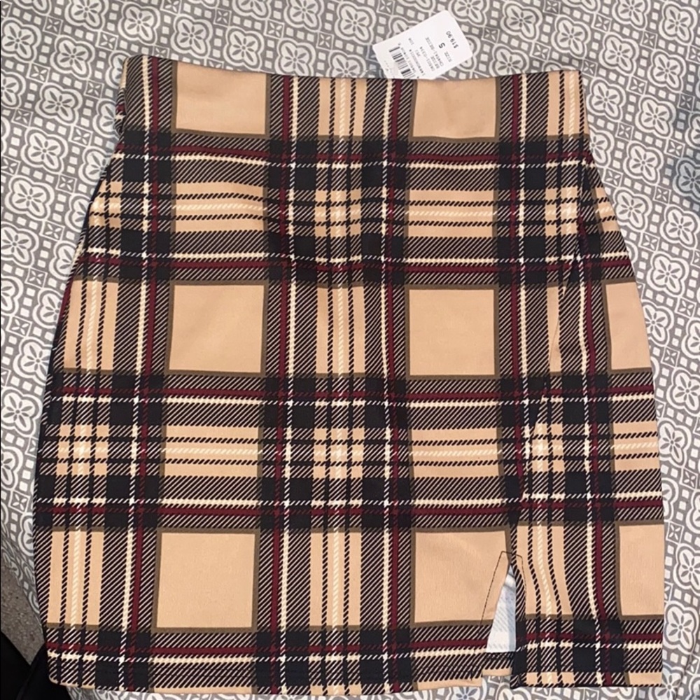 Mini skirt with slit